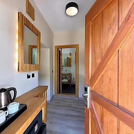 Konagi Hotel *