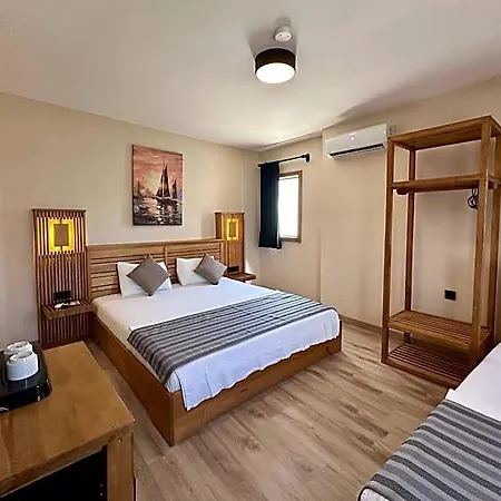 Konagi Hotel *