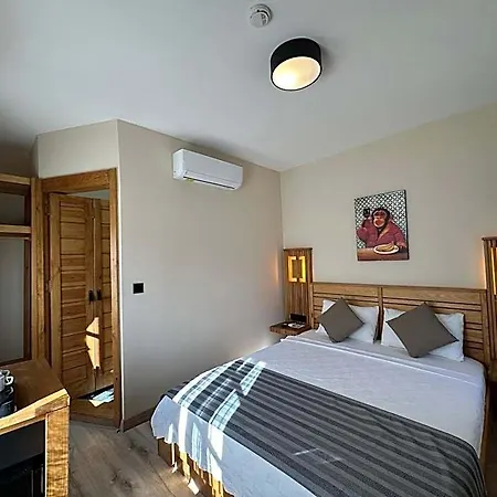 Konagi Hotel *