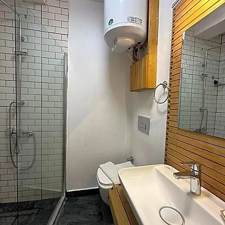 Konagi Hotel *